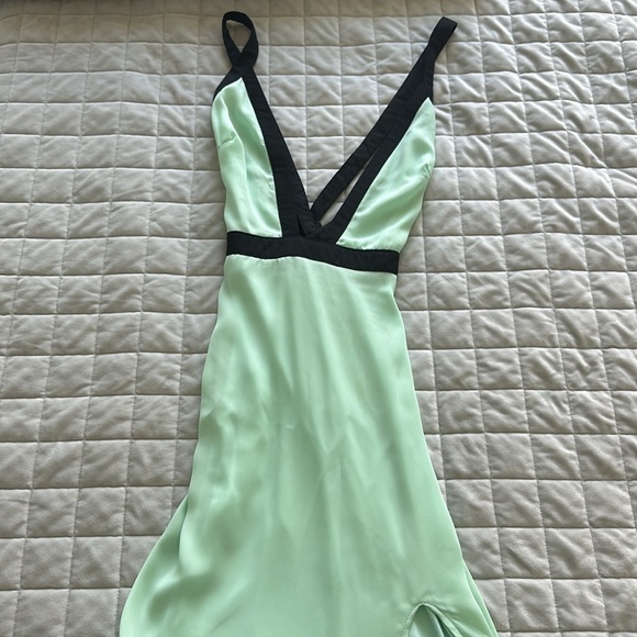 Missguided Green Gown - Picture 4 of 8